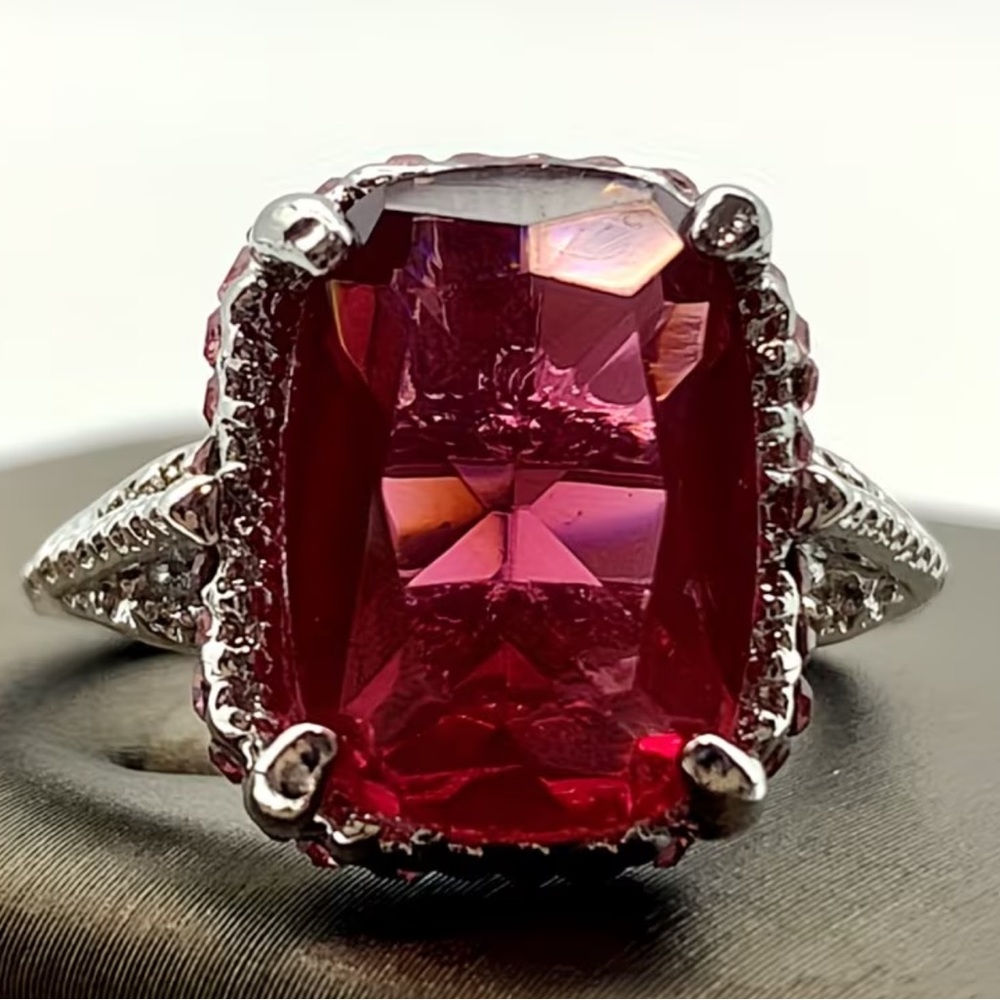 Red Gemstone Ring - Picture 4 of 5
